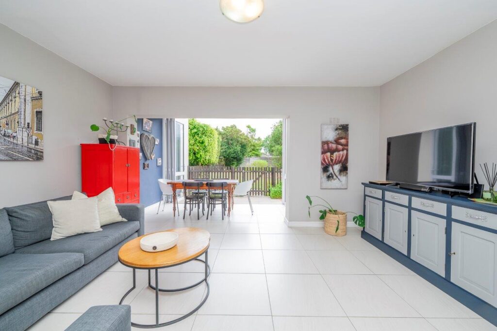 This beautifully modernised ground-floor apartment offers the perfect ...