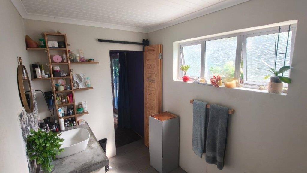 14. main en suite