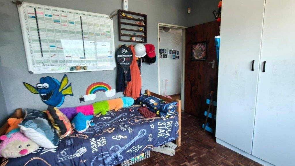 16. bedroom