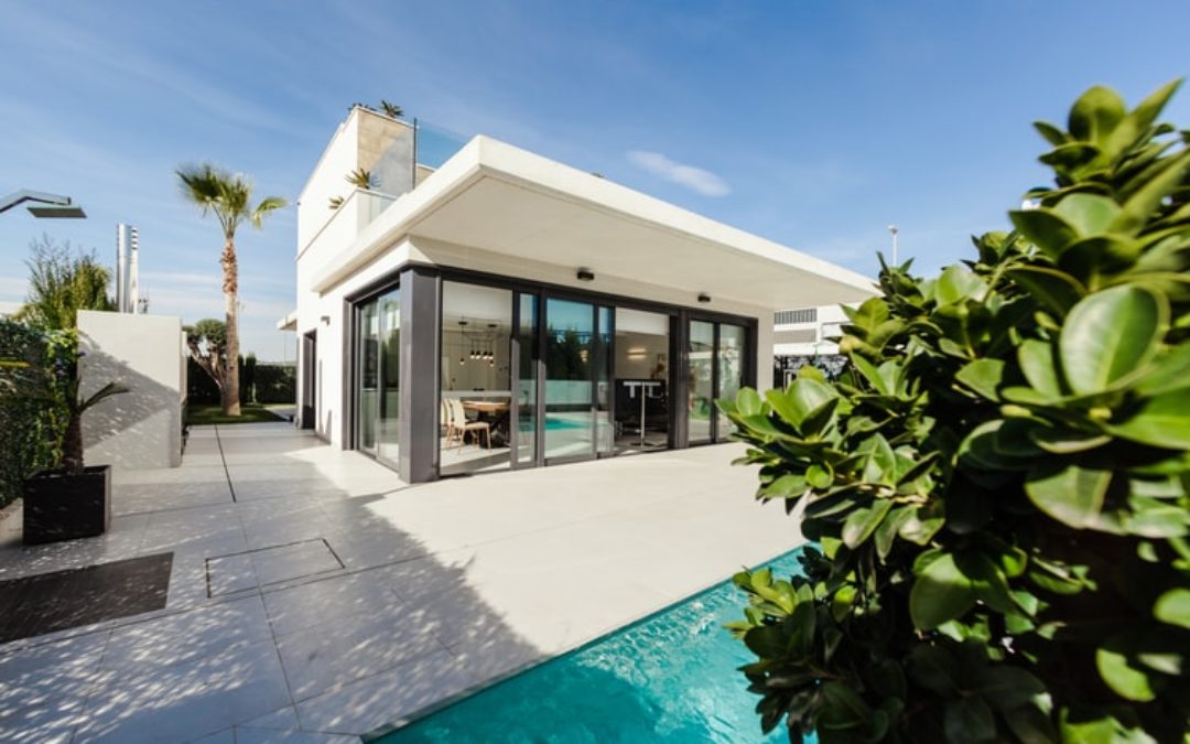 Sell your home at a fixed professional fee and save thousands