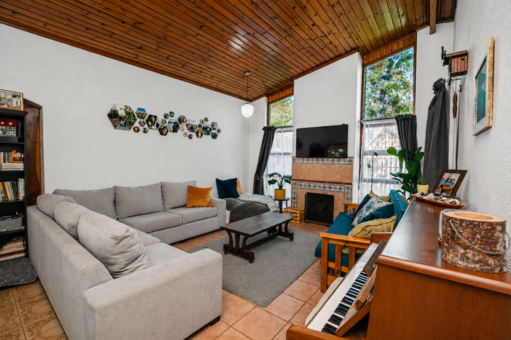 67 jacaranda street 2.4.1